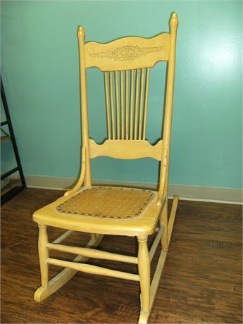 Vintage Rocking Chair - very nice! Decorative back and seat, Solid oak wood 41T